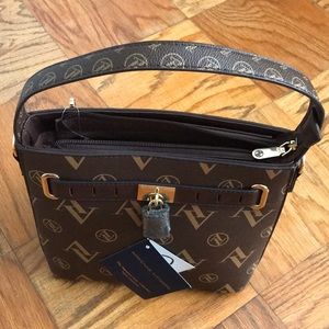 Adrienne Vittadino_Signature